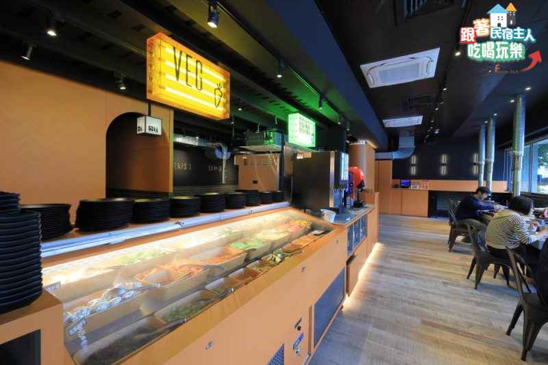 石屋燒烤長桌座位配置,適合多人家庭聚餐