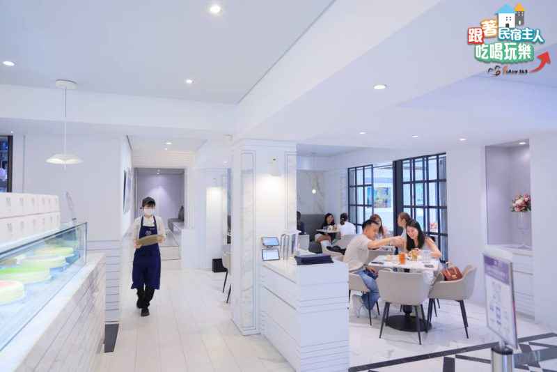Lady M 台北旗艦店門口階梯式大理石門框設計近景