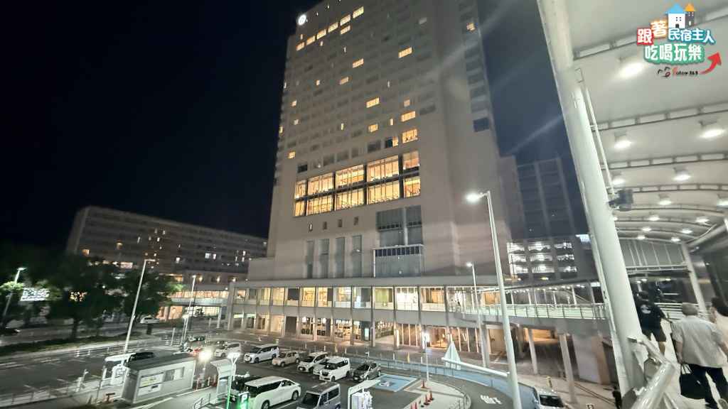 廣島站新幹線月台班次顯示板,往新大阪與東京方向密密麻麻的時刻表