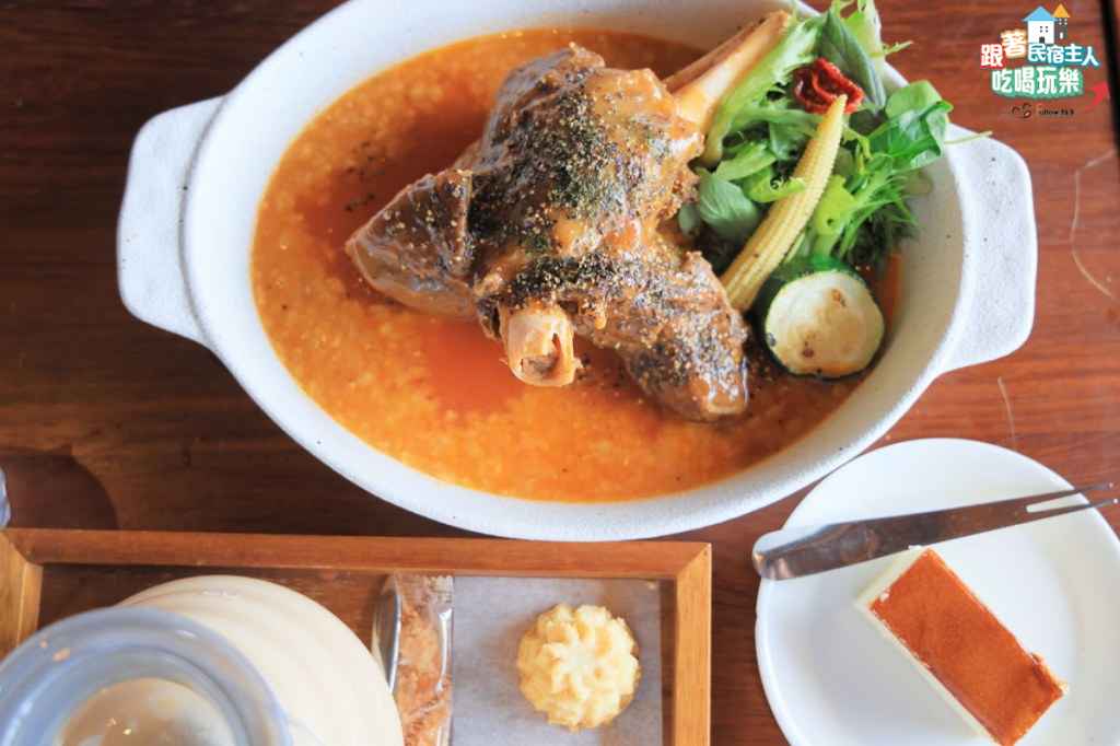 原野牧場甜點飲品合照:咖啡凍飲、冰美式、白色雪酪與起司蛋糕排列