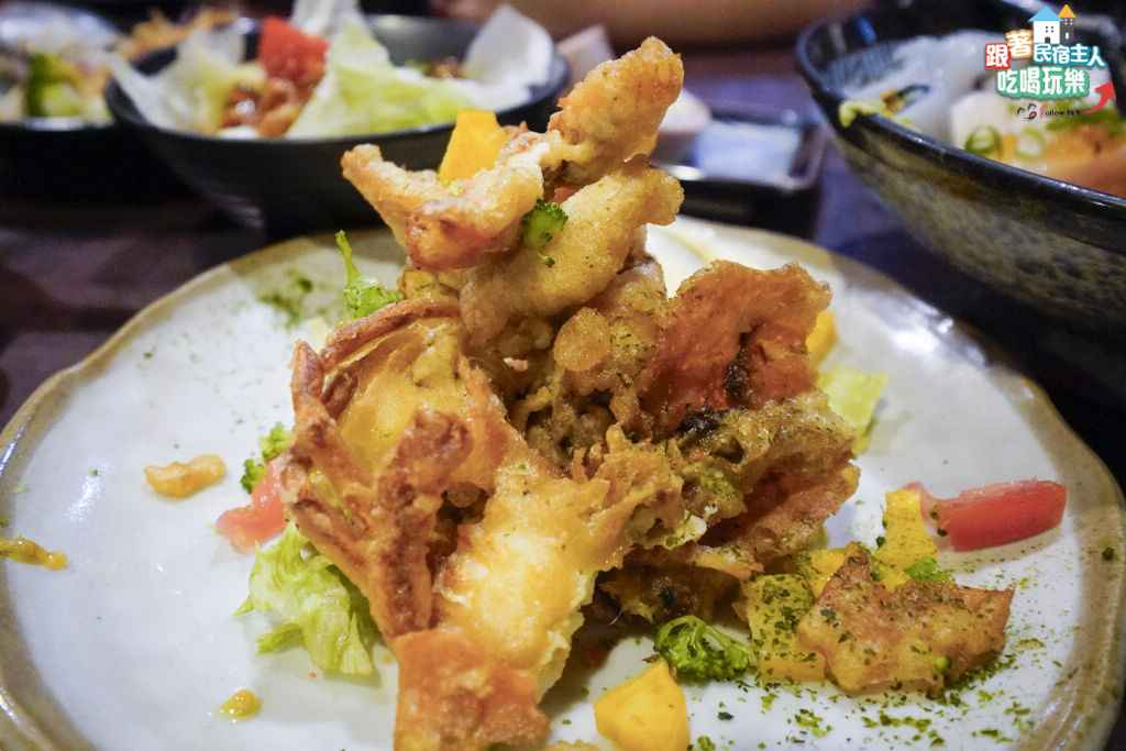 八丼豬排丼搭配濃稠芝麻沾醬,呈現炸豬排與醬汁結合的濃郁口感